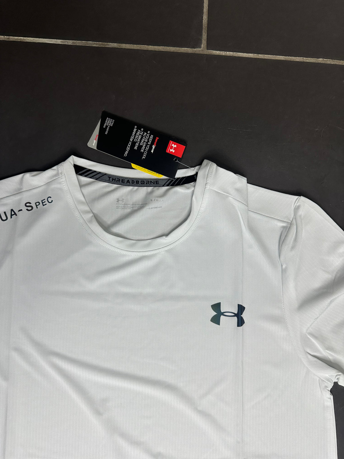 T-shirt under blanc