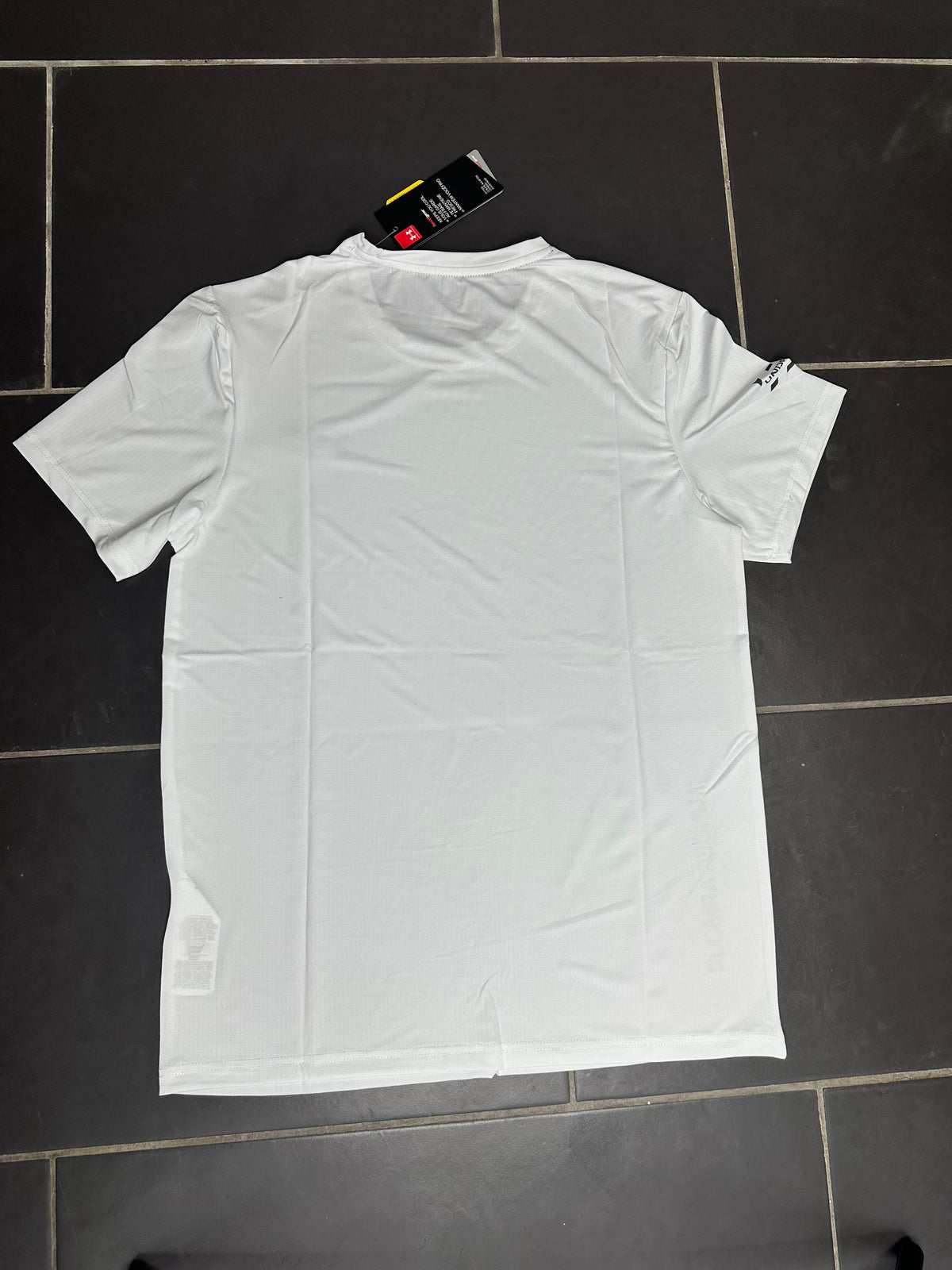 T-shirt under blanc