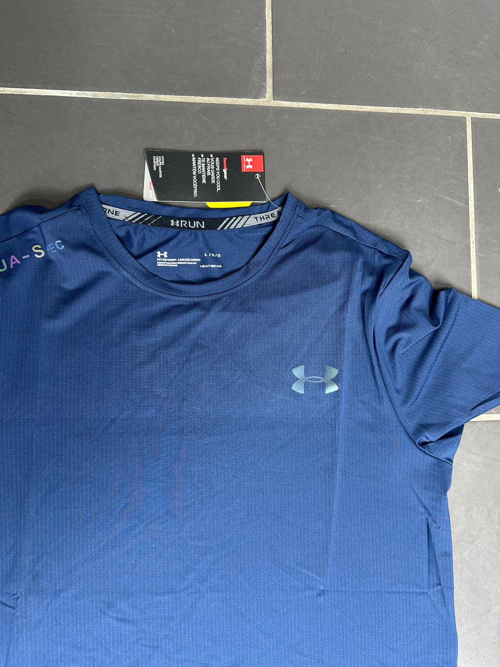 T-shirt under bleu