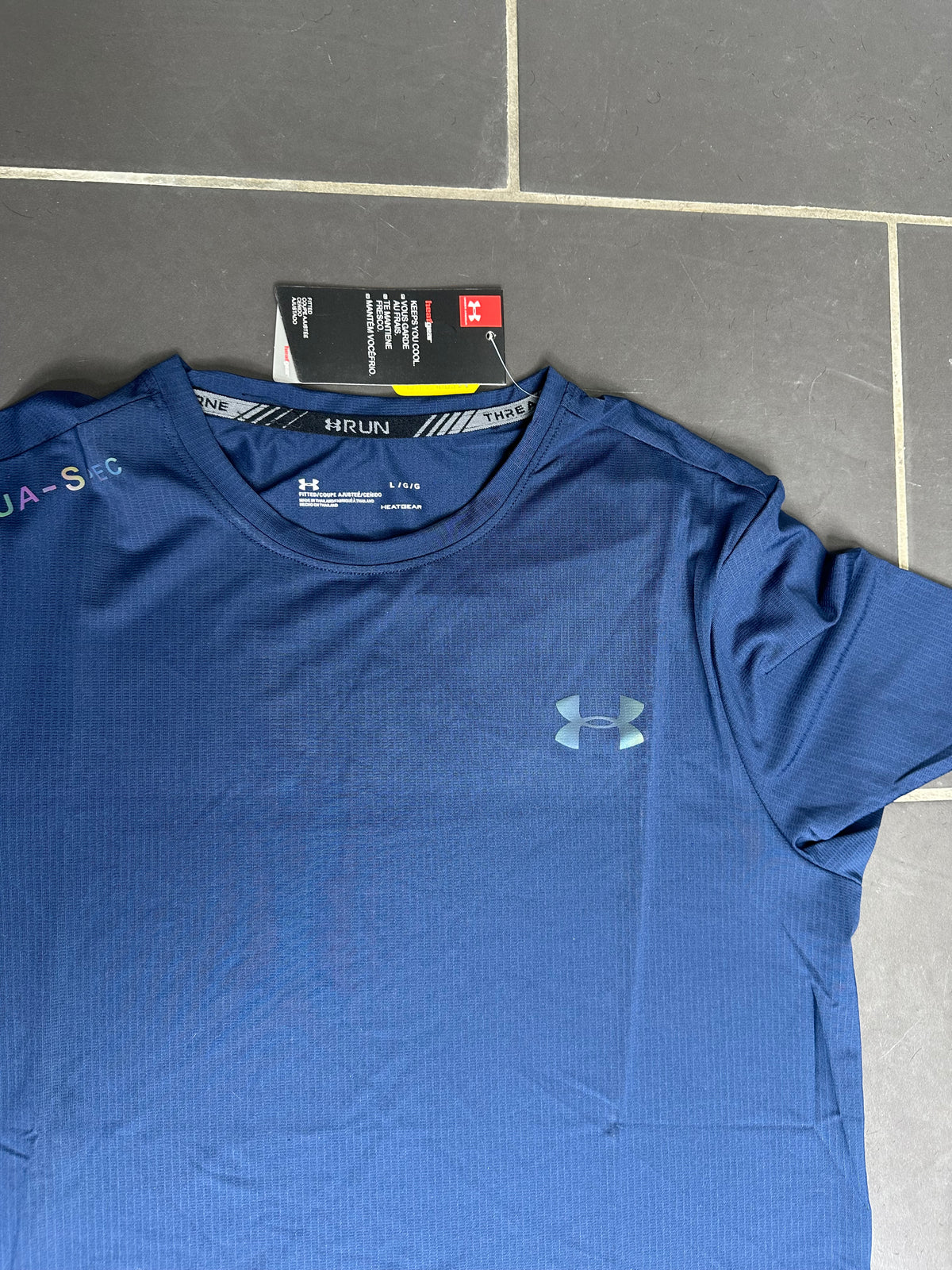T-shirt under bleu